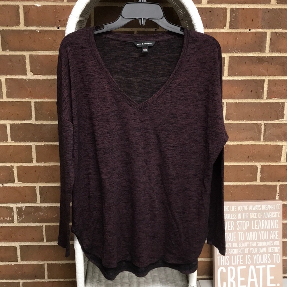 🎸Rock & Republic maroon/black light knit Sweater